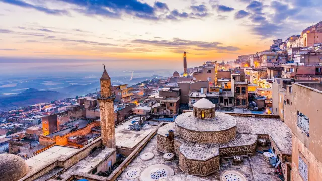 The golden-stone old town of Mardin, Türkiye